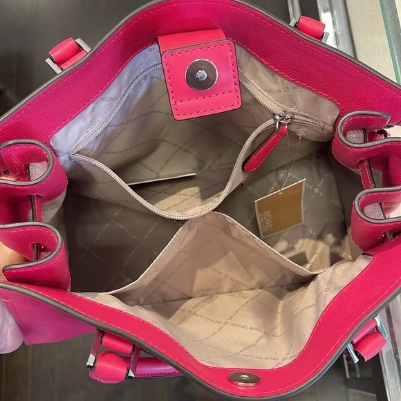 MICHAEL KORS HAMILTON MEDIUM SATCHEL
COLOR: Electric Pink
NWT - Picture 10 of 16